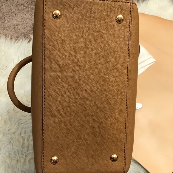 Authentic Michael Kors Handbag preOwned w/ dustbag - Picture 6 of 7